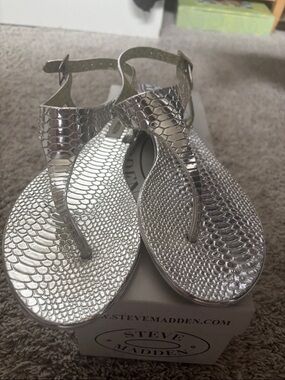 Steve Madden Metallic Silver Textured T-Strap Sandals